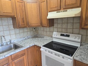 2004 NW 27th St in Oakland Park, FL - Building Photo - Building Photo