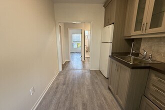 3254 Dundas St W in Toronto, ON - Building Photo - Building Photo