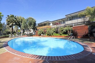 La Palma Apartments in Santa Clara, CA - Building Photo - Building Photo