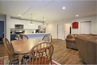 1045 W Cornelia Ave in Chicago, IL - Building Photo - Building Photo