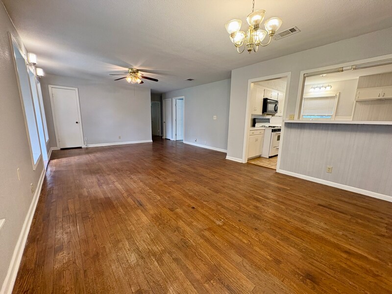 159 Ohio Ave in New Braunfels, TX - Building Photo