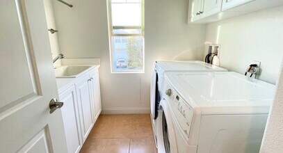 148 Willowbend in Irvine, CA - Building Photo - Building Photo