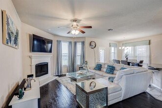1405 Silver Ln in Aubrey, TX - Foto de edificio - Building Photo