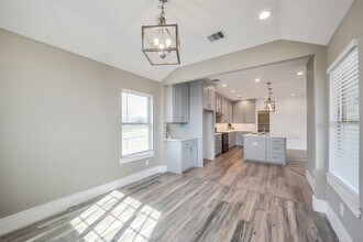 1025 Arizona Dr in Cleveland, TX - Building Photo - Building Photo