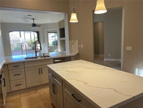 104 Emerald Dunes Cir in Henderson, NV - Building Photo - Building Photo
