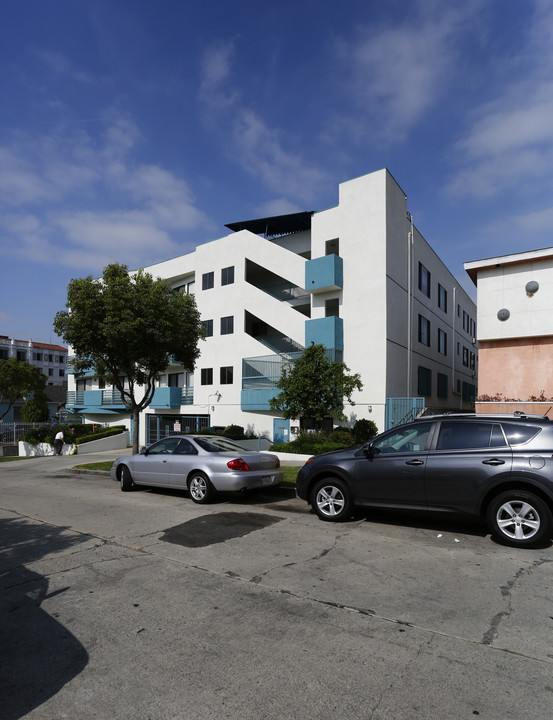 735 S Gramercy Dr in Los Angeles, CA - Building Photo