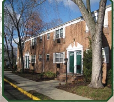 Brookview Terrace Condominiums in Spotswood, NJ - Foto de edificio - Building Photo