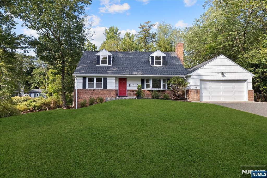 947 E Glen Ave in Ridgewood, NJ - Building Photo