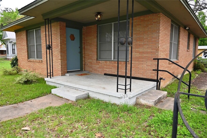 707 N Main St, Unit 1F in Elgin, TX - Building Photo