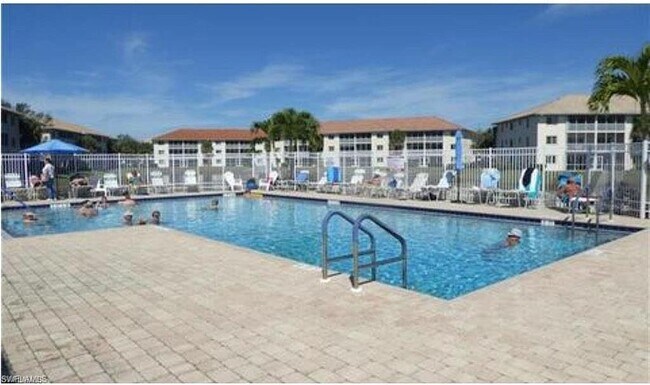 7842 Regal Heron Cir-Unit -101 in Naples, FL - Building Photo - Building Photo