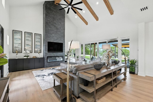 123 Heavens Rdg in Gainesville, TX - Building Photo - Building Photo