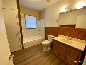 826 Burleson St in San Marcos, TX - Building Photo - Building Photo