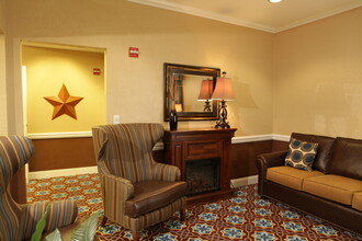 Royal Estates of Wichita Falls Senior Living in Wichita Falls, TX - Foto de edificio - Building Photo