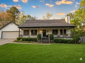 3293 Devaughn Dr in Marietta, GA - Building Photo