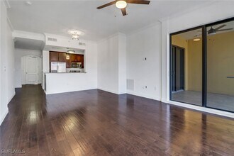 23191 Fashion Dr in Estero, FL - Foto de edificio - Building Photo
