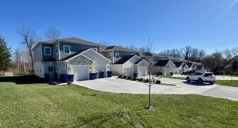 8687 Golden Ln in De Soto, KS - Building Photo