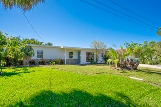 4099 Pompano Dr SE in St. Petersburg, FL - Building Photo - Building Photo