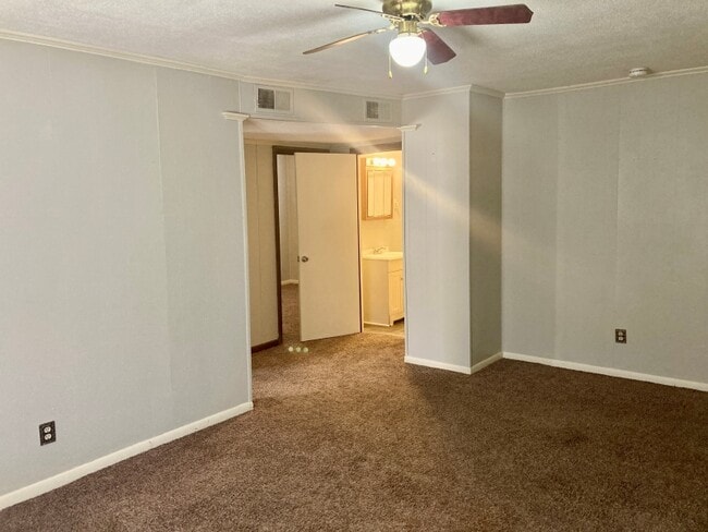 117 Parkburg Rd in Jackson, TN - Foto de edificio - Building Photo