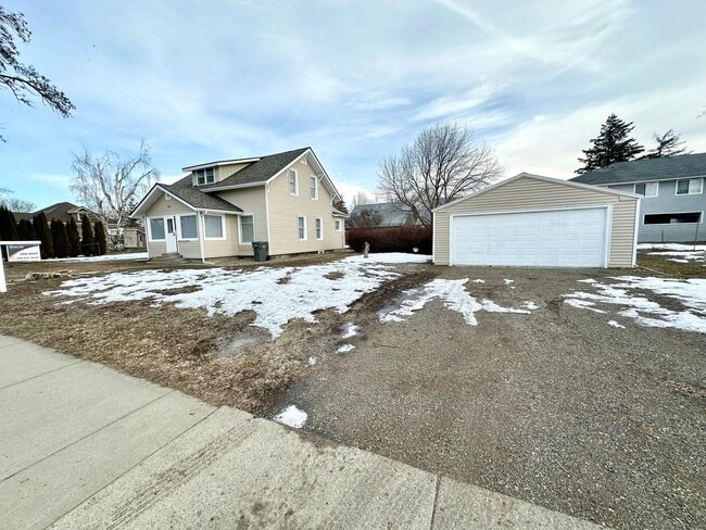 property at 610 S Pine St