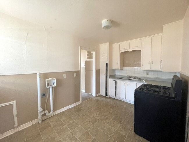 property at 81 N McMasters St