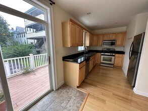155 Franklin St, Unit 1 in Boston, MA - Building Photo - Building Photo