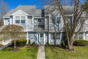 3 Evergreen Way in Pawling, NY - Building Photo