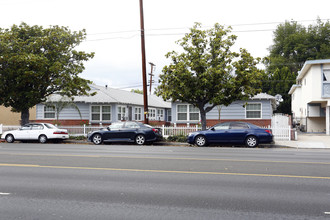 14821 Burbank Blvd in Van Nuys, CA - Building Photo - Building Photo