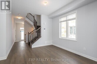 218 Ormiston Cres in Ottawa, ON - Building Photo - Building Photo