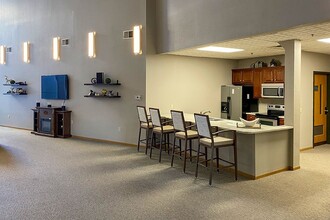 LINCOLN PARK APARTMENTS in Greenfield, IN - Foto de edificio - Building Photo