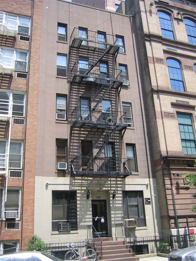 349 E 51st St in New York, NY - Building Photo - Building Photo