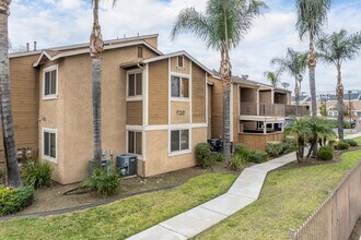 920 N Palmetto Ave in Ontario, CA - Foto de edificio - Primary Photo