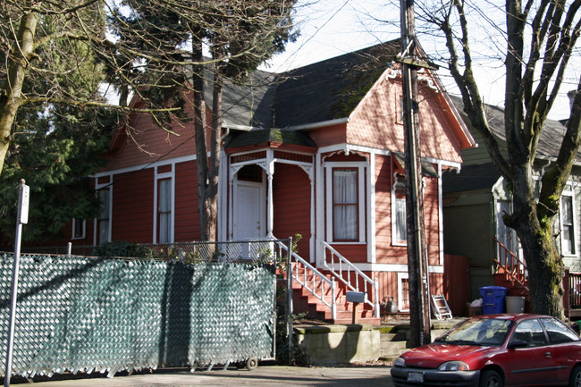 822 SE 15th Ave in Portland, OR - Foto de edificio - Building Photo