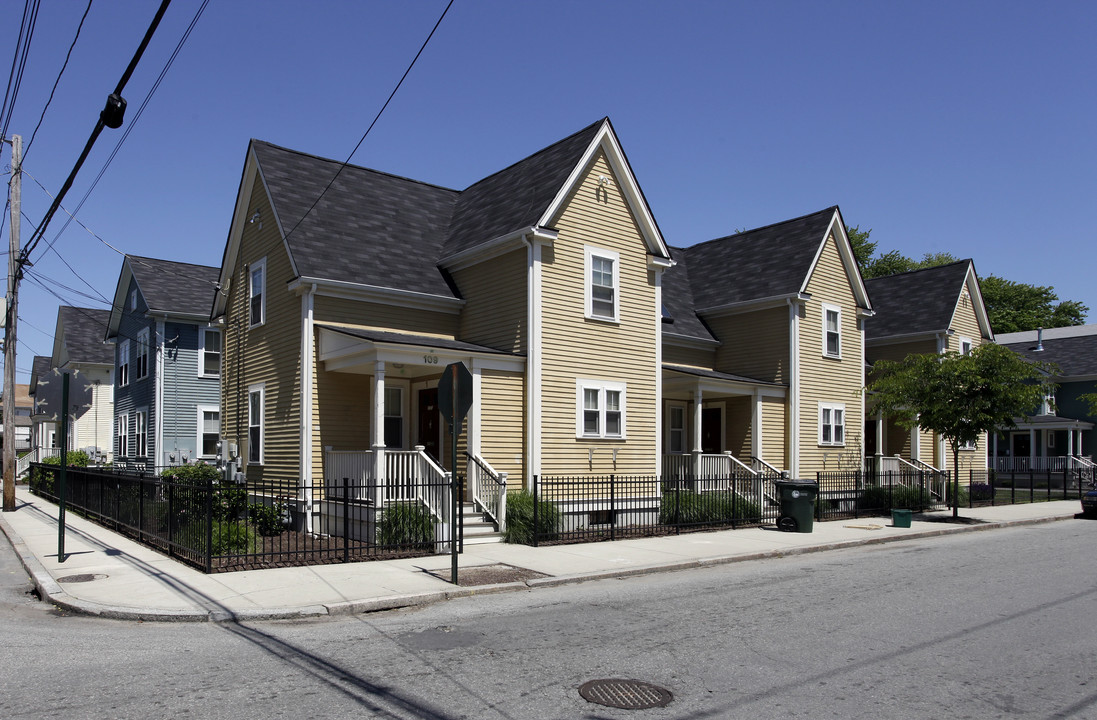 101-109 Potters Ave in Providence, RI - Foto de edificio