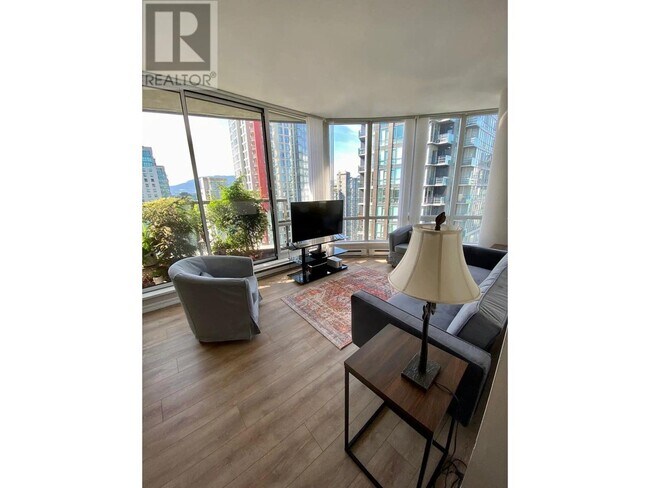1166 Melville St in Vancouver, BC - Building Photo - Building Photo