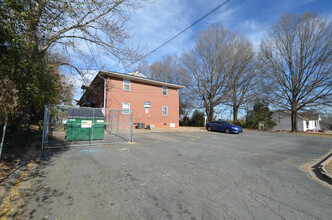 1225 New Hope Ln in Winston-Salem, NC - Building Photo - Building Photo