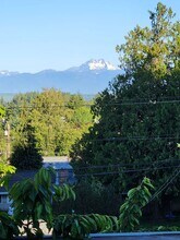 3931 Harbel Dr NE in Bremerton, WA - Building Photo - Building Photo