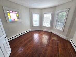 18 White Street Pl, Unit 1 in Somerville, MA - Building Photo - Building Photo