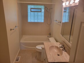 240 O'Doherty Rd in Brighton, MI - Building Photo - Building Photo