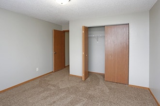 Cleveland Heights Apartments in Sioux Falls, SD - Building Photo - Interior Photo