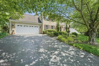 9913 Rosewood Hill Cir in Vienna, VA - Building Photo - Building Photo
