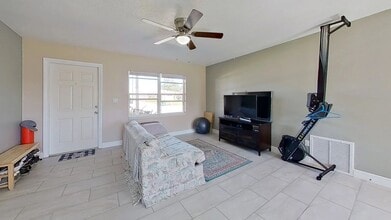 567 Grant Ave, Unit 567 in Satellite Beach, FL - Building Photo - Building Photo
