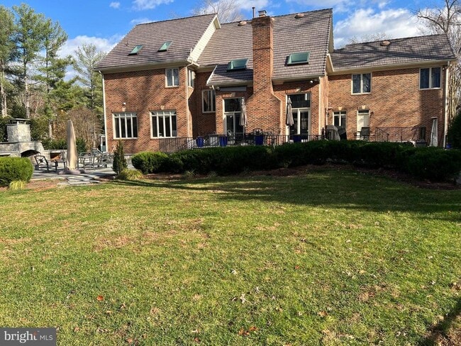 9049 Holly Leaf Ln in Bethesda, MD - Building Photo - Building Photo