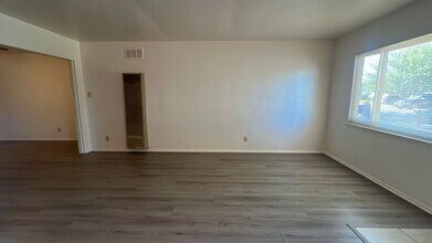 1720 E Ave Q-6 in Palmdale, CA - Building Photo - Building Photo