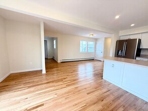 2735 Beaver Turn in Seaford, NY - Foto de edificio - Building Photo