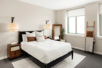 Park Pacific Luxury Apartments in St. Louis, MO - Building Photo - Building Photo