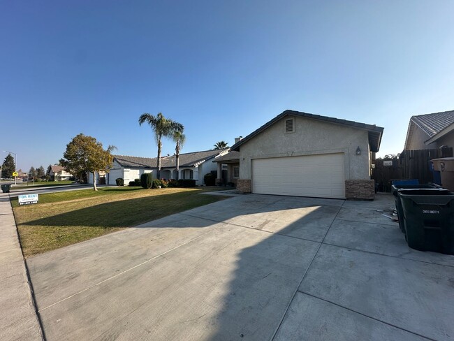 4013 Amherst Forest Rd in Bakersfield, CA - Building Photo - Building Photo