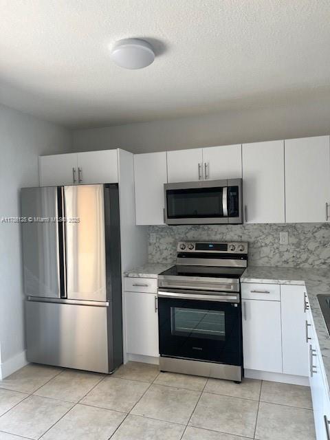 120 E 5th St in Hialeah, FL - Foto de edificio