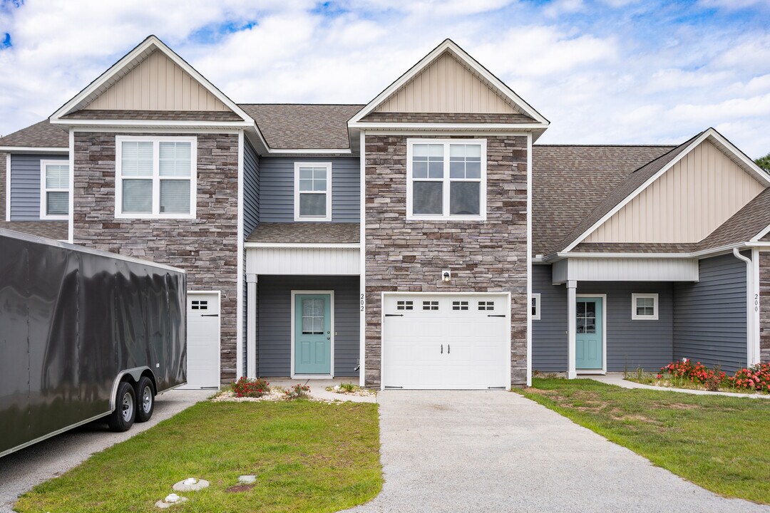 202 N Stingray Ln in Sneads Ferry, NC - Building Photo