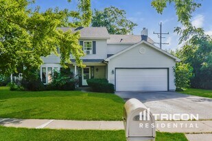 511 Midlane Dr in Crystal Lake, IL - Building Photo