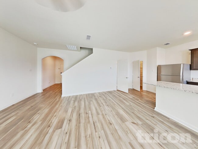 201 Switchback Hl Rd in Newark, TX - Building Photo - Building Photo